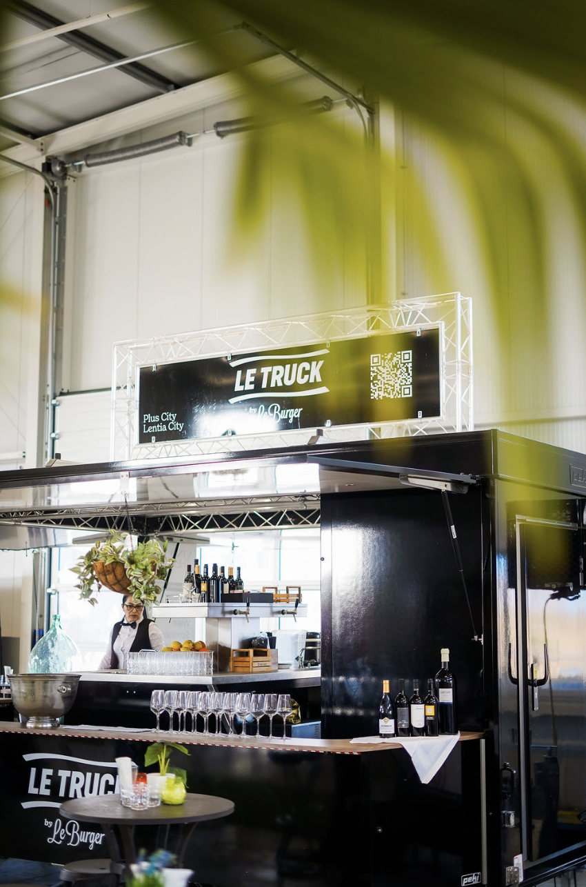 Full Service Visual 3